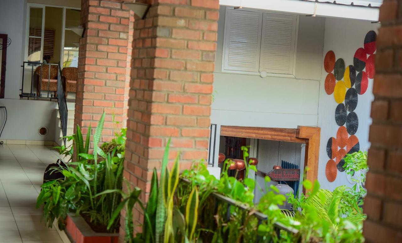 Botanika Hotel Bujumbura Ngoại thất bức ảnh
